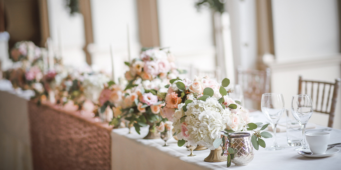 Photo of wedding table arrangement with flowers