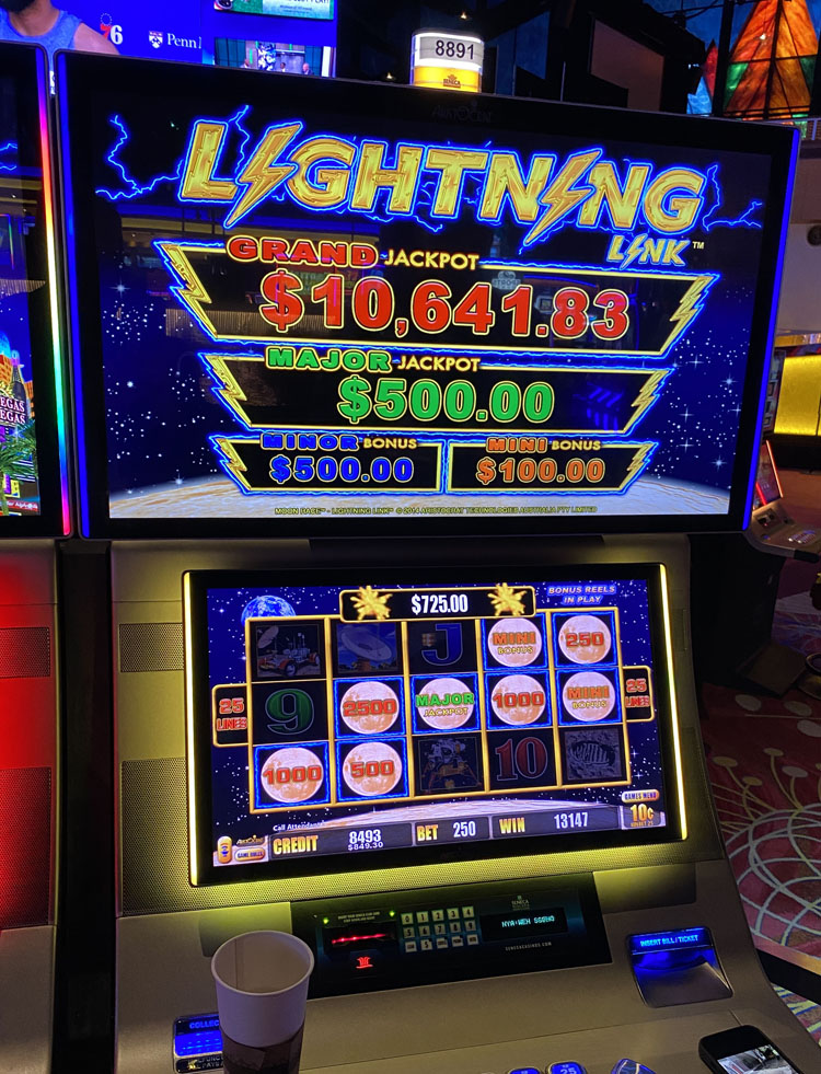 $1,315 on Lightning Link on November 2